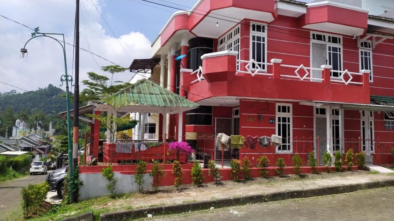 Villa Musti Green Apple Cipanas Sindanglaya Eksteriør billede